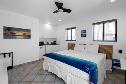CHIC STUDIO + KITCHENETTE | SMART TV Hollywood Sunrise Hotel