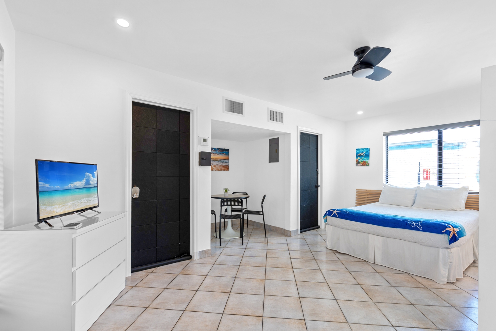 STUDIO + KITCHEN | CONNECTING ROOM 15 Hollywood Sunrise Hotel