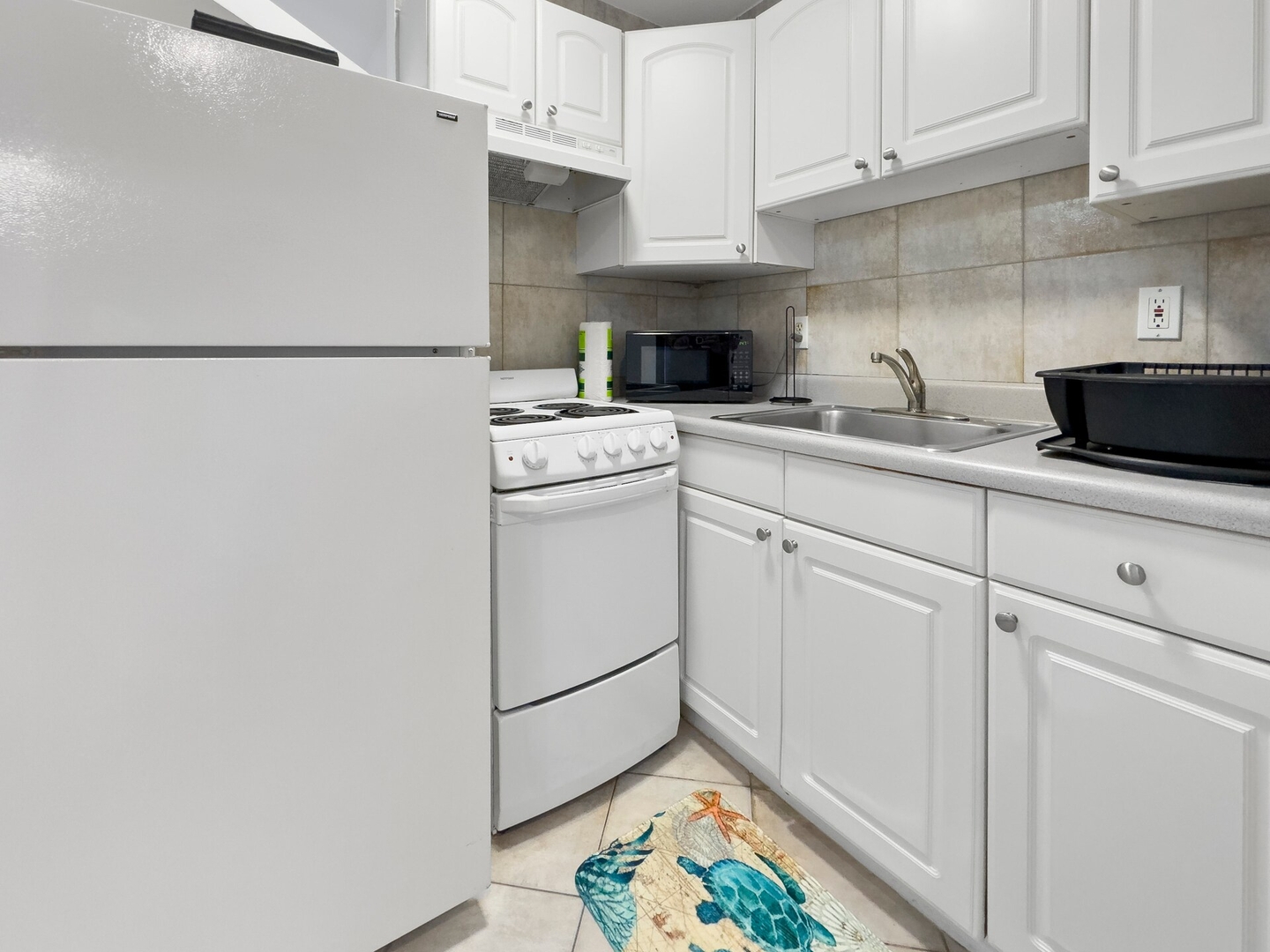 MODERN QUEEN STUDIO + KITCHEN | WI-FI 4 Hollywood Sunrise Hotel