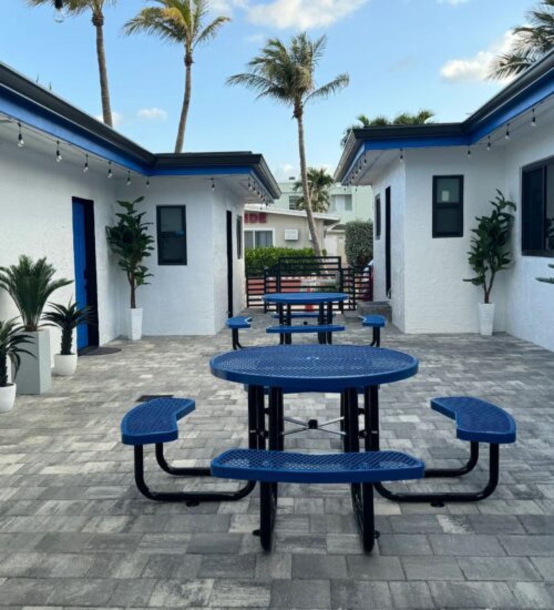 MODERN QUEEN STUDIO + KITCHEN | WI-FI 9 Hollywood Sunrise Hotel