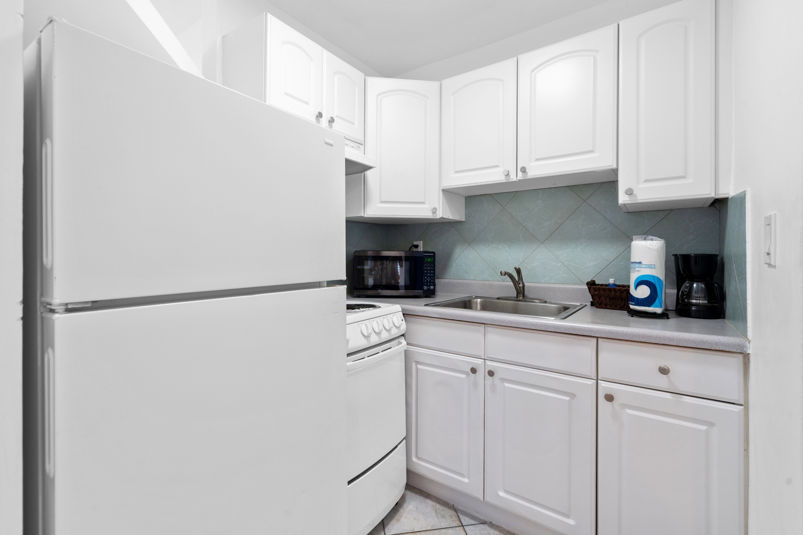 QUEEN STUDIO + KITCHEN | CLEAN & BRIGHT 7 Hollywood Sunrise Hotel