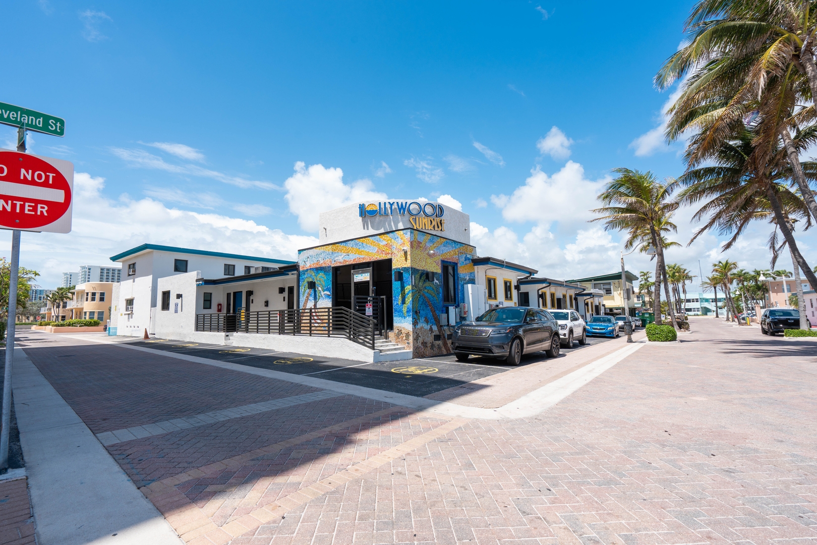 QUEEN STUDIO + KITCHENETTE | NEAR BEACH 24 Hollywood Sunrise Hotel