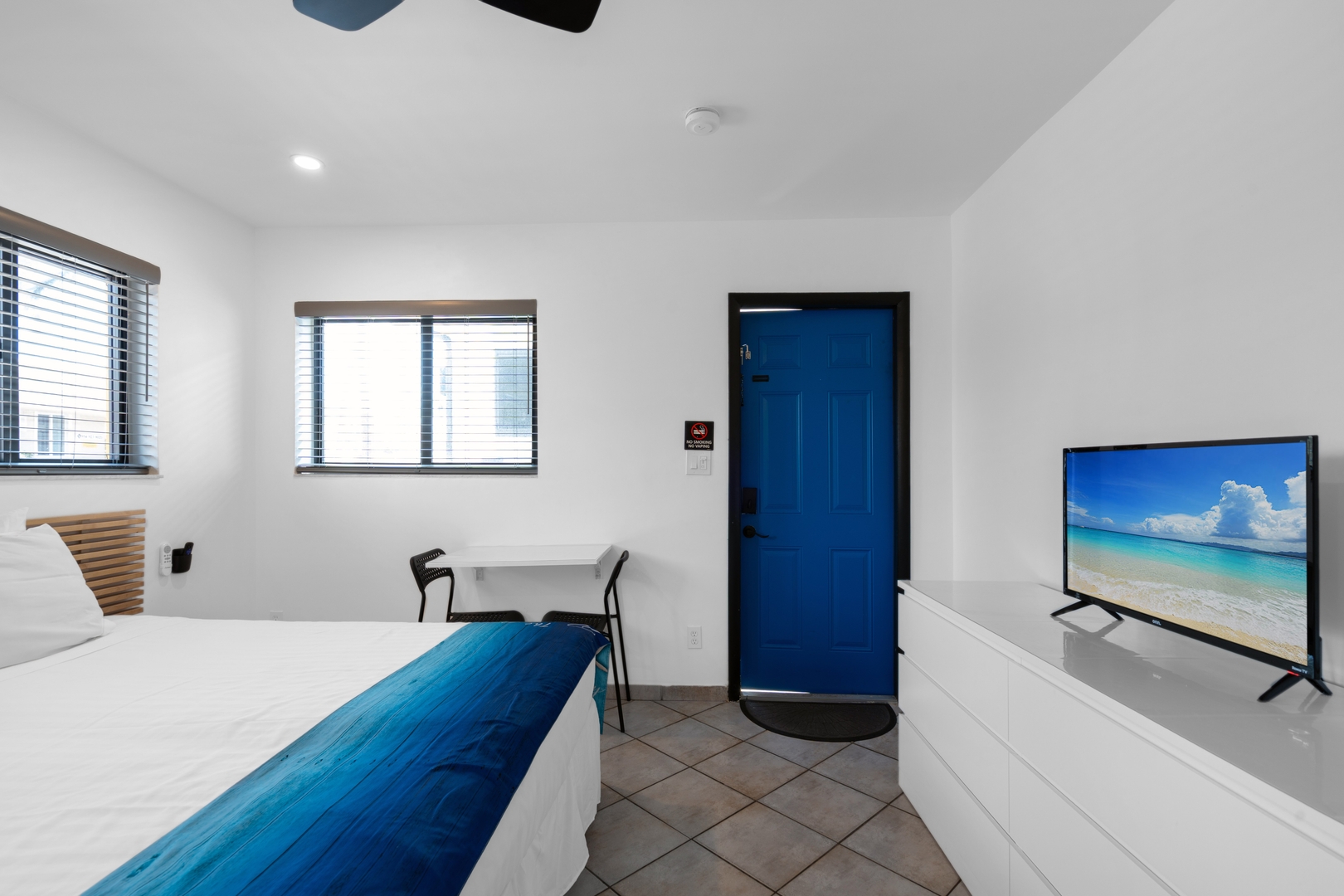 KING BED STUDIO + KITCHENETTE | CLEAN & BRIGHT 13 Hollywood Sunrise Hotel