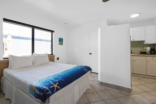 SPACIOUS QUEEN STUDIO + FULL KITCHEN Hollywood Sunrise Hotel