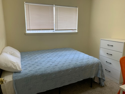 Cozy Little 2 Bed Hideaway |Private Entry| Garage gallery image 3
