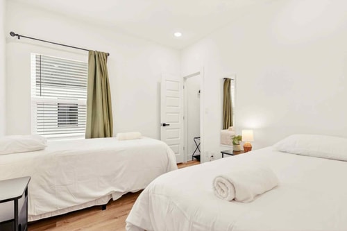 3BR Near Med Center • Garage Parking • Fast Wi-Fi gallery image 4