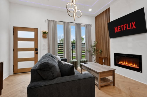 3BR Near Med Center • Garage Parking • Fast Wi-Fi gallery image 3