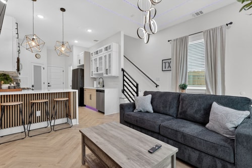 3BR Near Med Center • Garage Parking • Fast Wi-Fi gallery image 2