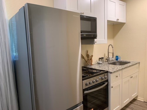 Cozy Little 2 Bed Hideaway |Private Entry| Garage gallery image 4