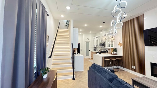 Luxury 3br Near Texas Medical*NRG Stadium*Garage gallery image 2