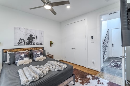 2 Bedroom Houston Heights Home gallery image 5