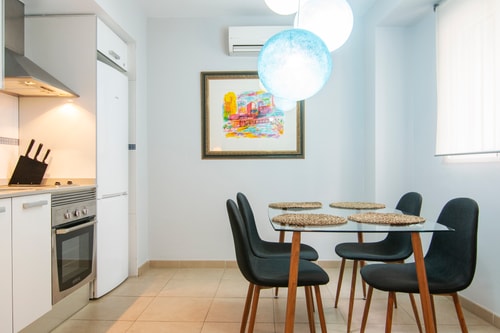 Lovely and modern apartment in Downtown 7 VLC Host