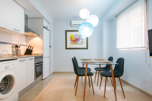 Lovely and modern apartment in Downtown 8 VLC Host