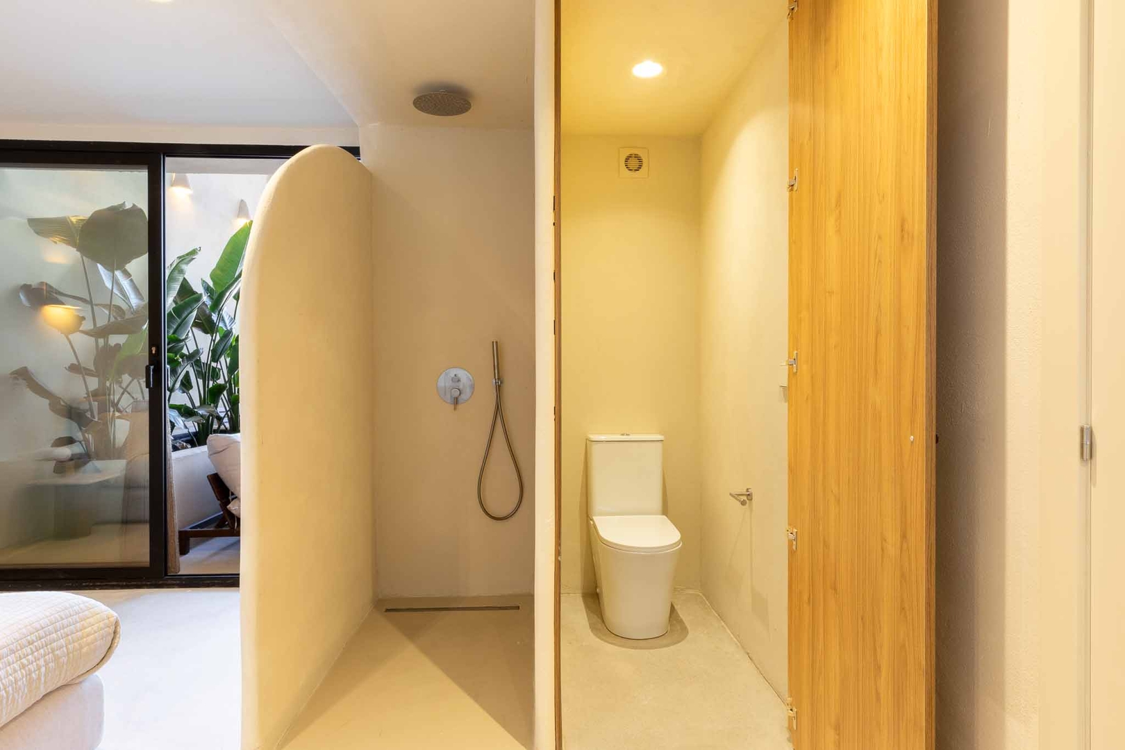 VLC Host - Reina 166 B 15 VLC Host