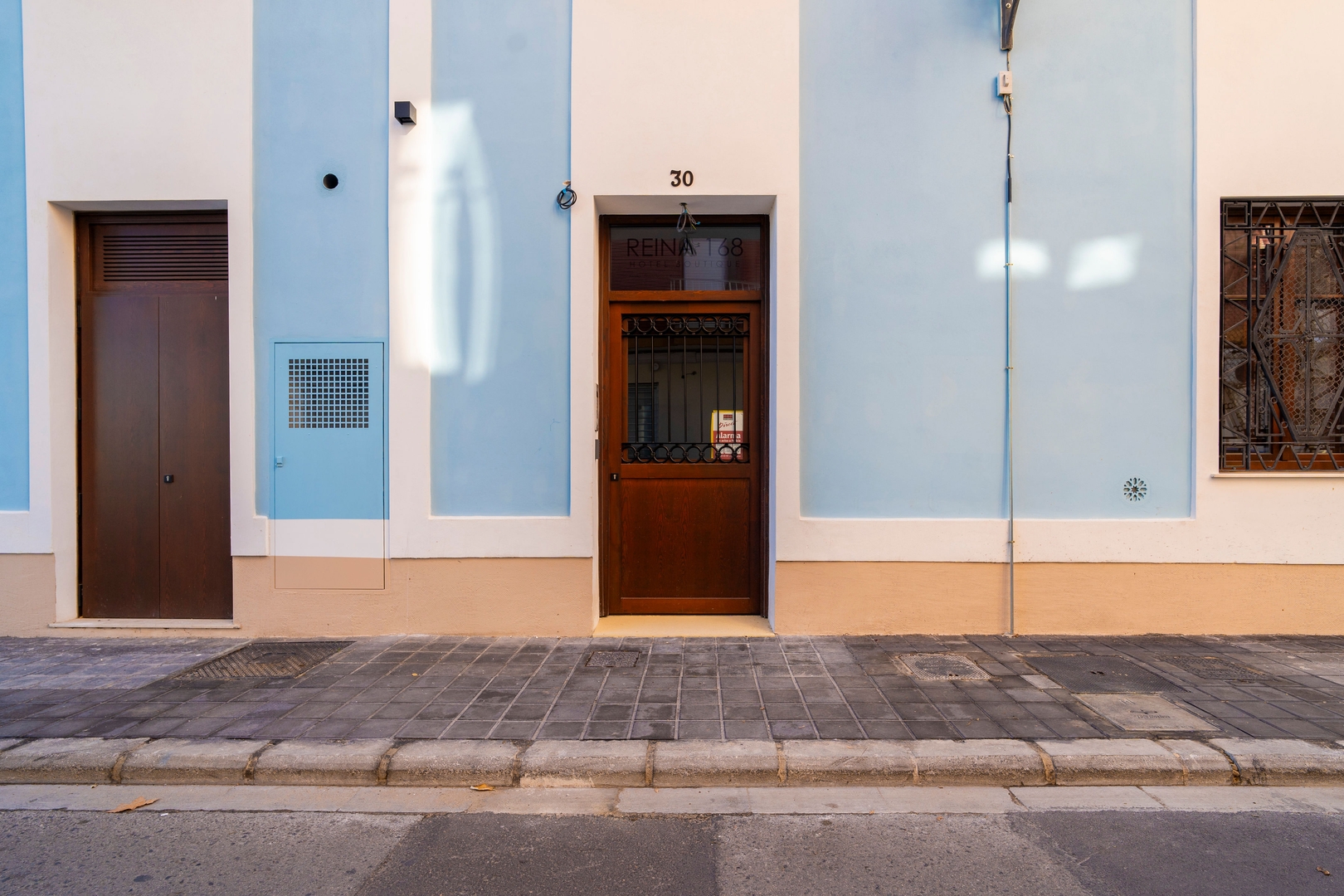 VLC HOST - Reina 168 3 (No Kitchen) 25 VLC Host