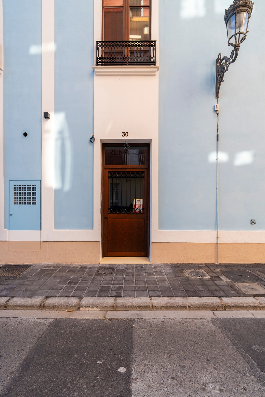 VLC HOST - Reina 168 3 (No Kitchen) 24 VLC Host