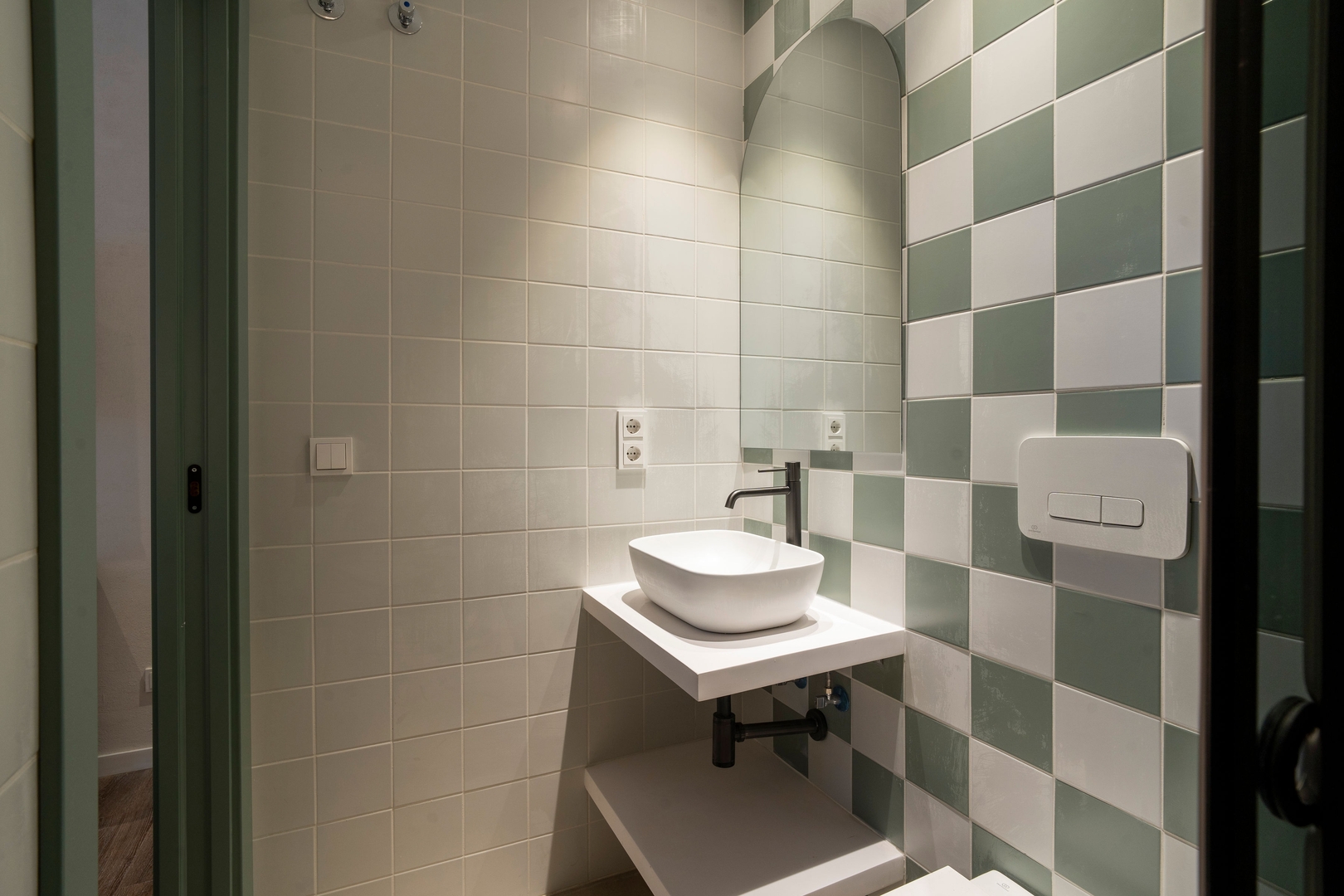 VLC HOST - Reina 168 3 (No Kitchen) 15 VLC Host