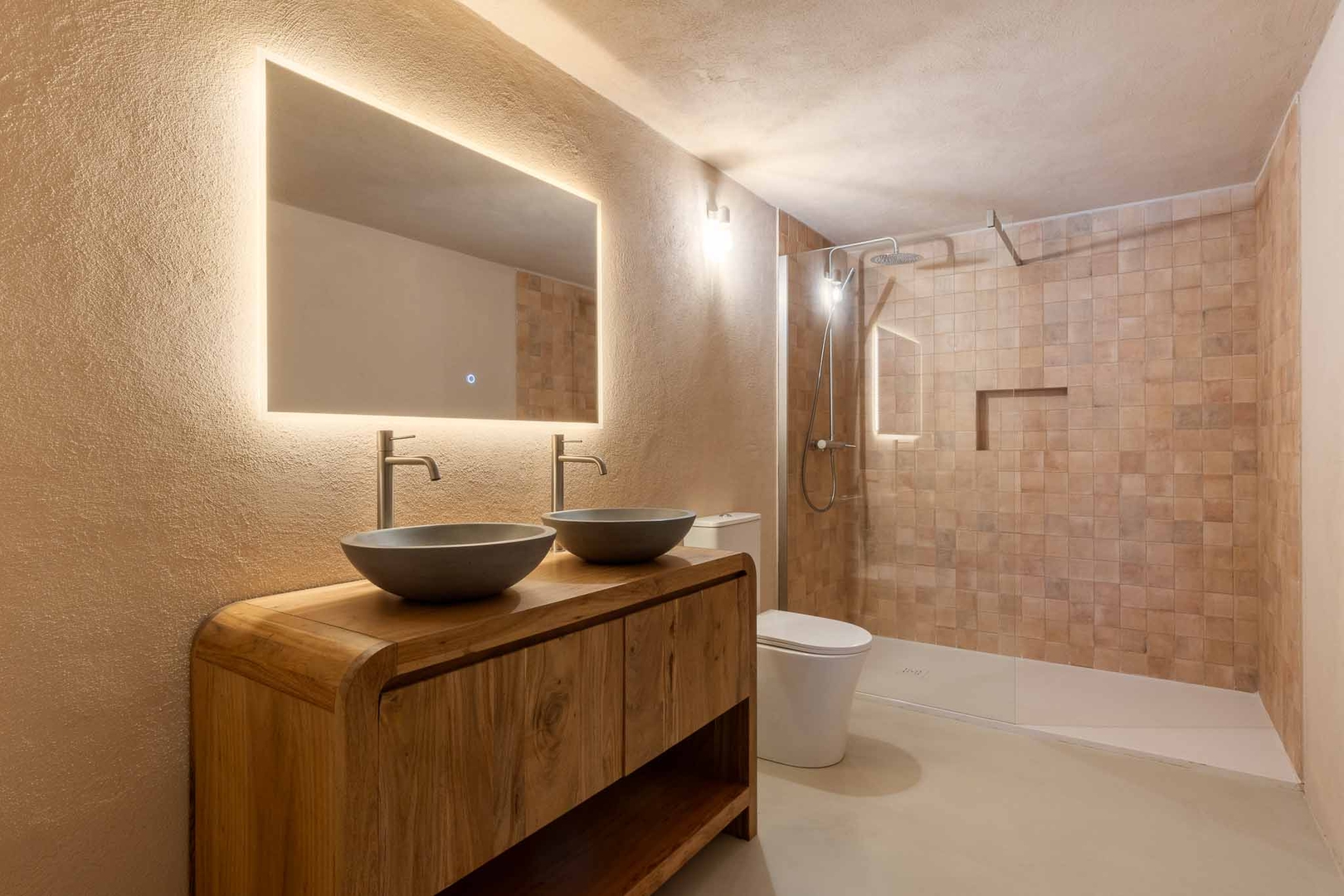 VLC Host - Reina 166 B 24 VLC Host