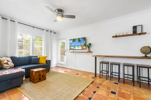 1 Spanish style condo near beach,downtown, airport