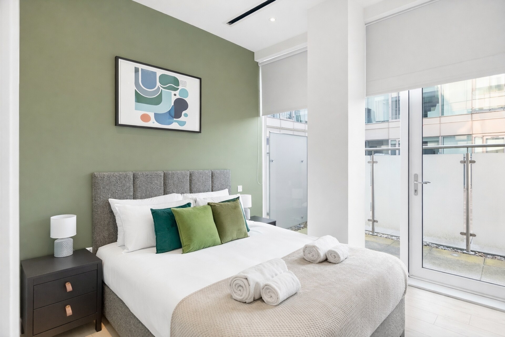 Stylish 2br W/ Parking +Lifestyle Amenities Access - Londen