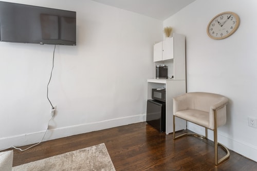 Urban Refuge: Bay Ridge Warm Studio Escape 3 Bay Ridge Hotel