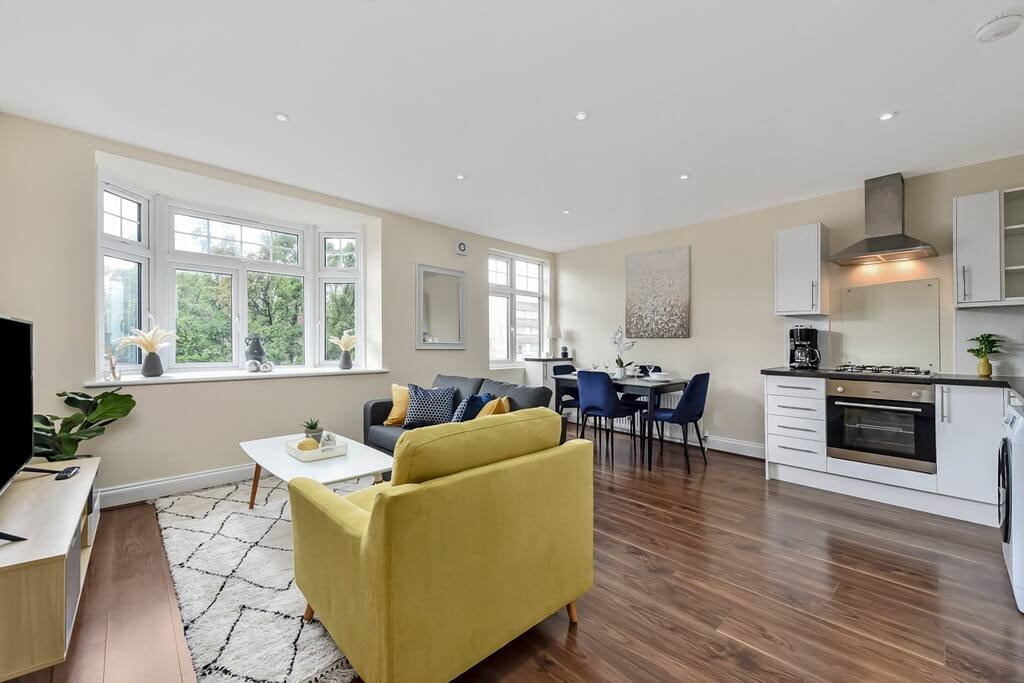 Lovely Family Flat with Excellent Transport Links Flataway