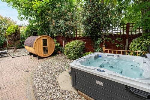 Nature's Serenade:3BR Classic Home-Jacuzzi & Sauna 8 Flataway