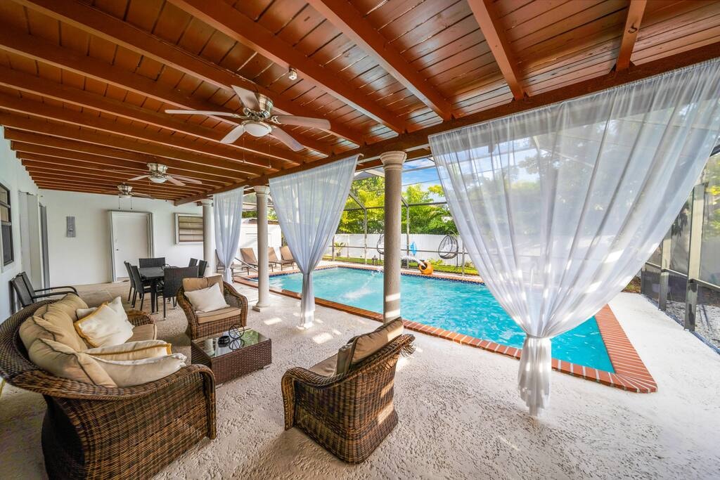 Luxurious Miami Vacation Home with Pool 5BR/suites Flataway