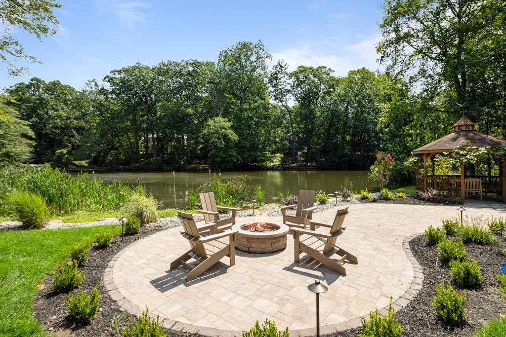 Upper Saddle River Resort w Pool, Hot Tub & Lake Flataway