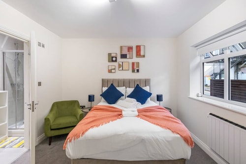 Tranquil Retreat in Hendon: Comfort & Style Await 6 Flataway