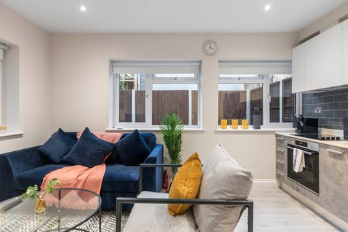 Tranquil Retreat in Hendon: Comfort & Style Await 20 Flataway