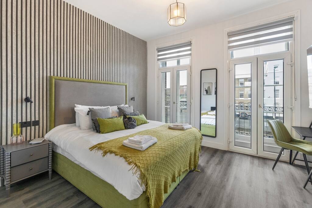 Green Bliss in the City: Comfortable 1-Bed Retreat Flataway