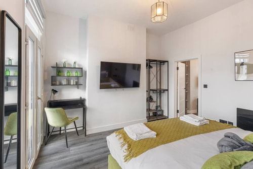 Green Bliss in the City: Comfortable 1-Bed Retreat 8 Flataway