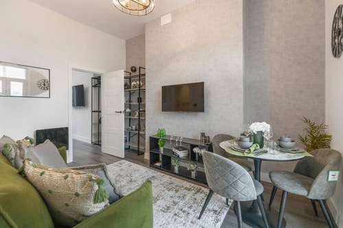 Green Bliss in the City: Comfortable 1-Bed Retreat 11 Flataway