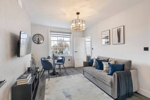 Tranquility Touchdown: Your London Sanctuary 0 Flataway