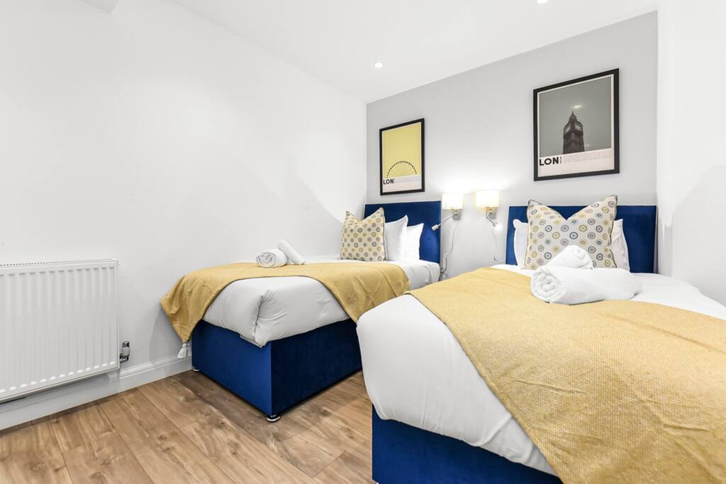 London Calling: 2BR Flat with Chic London Flair Flataway