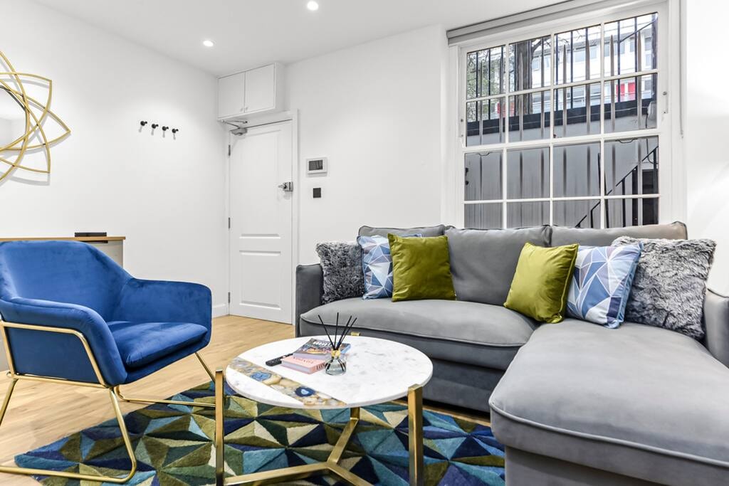 London Calling: 2BR Flat with Chic London Flair Flataway