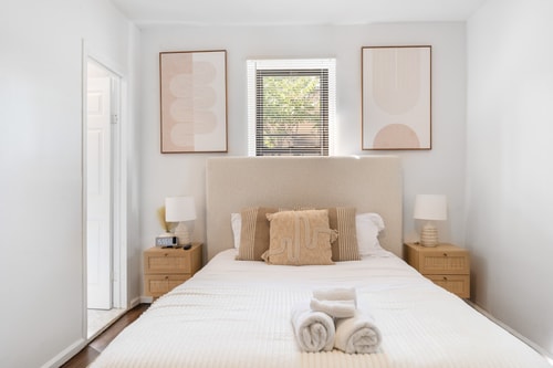 Discover Bay Ridge: Comfortable Studio Hideaway 1 Bay Ridge Hotel