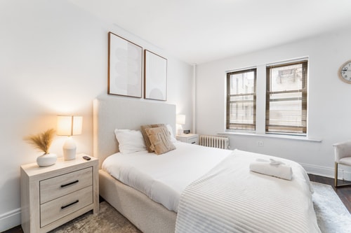 Serene City Getaway: Bay Ridge Haven 0 Bay Ridge Hotel