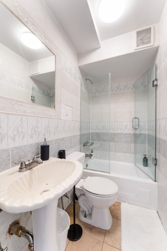 Serene City Getaway: Bay Ridge Haven 3 Bay Ridge Hotel