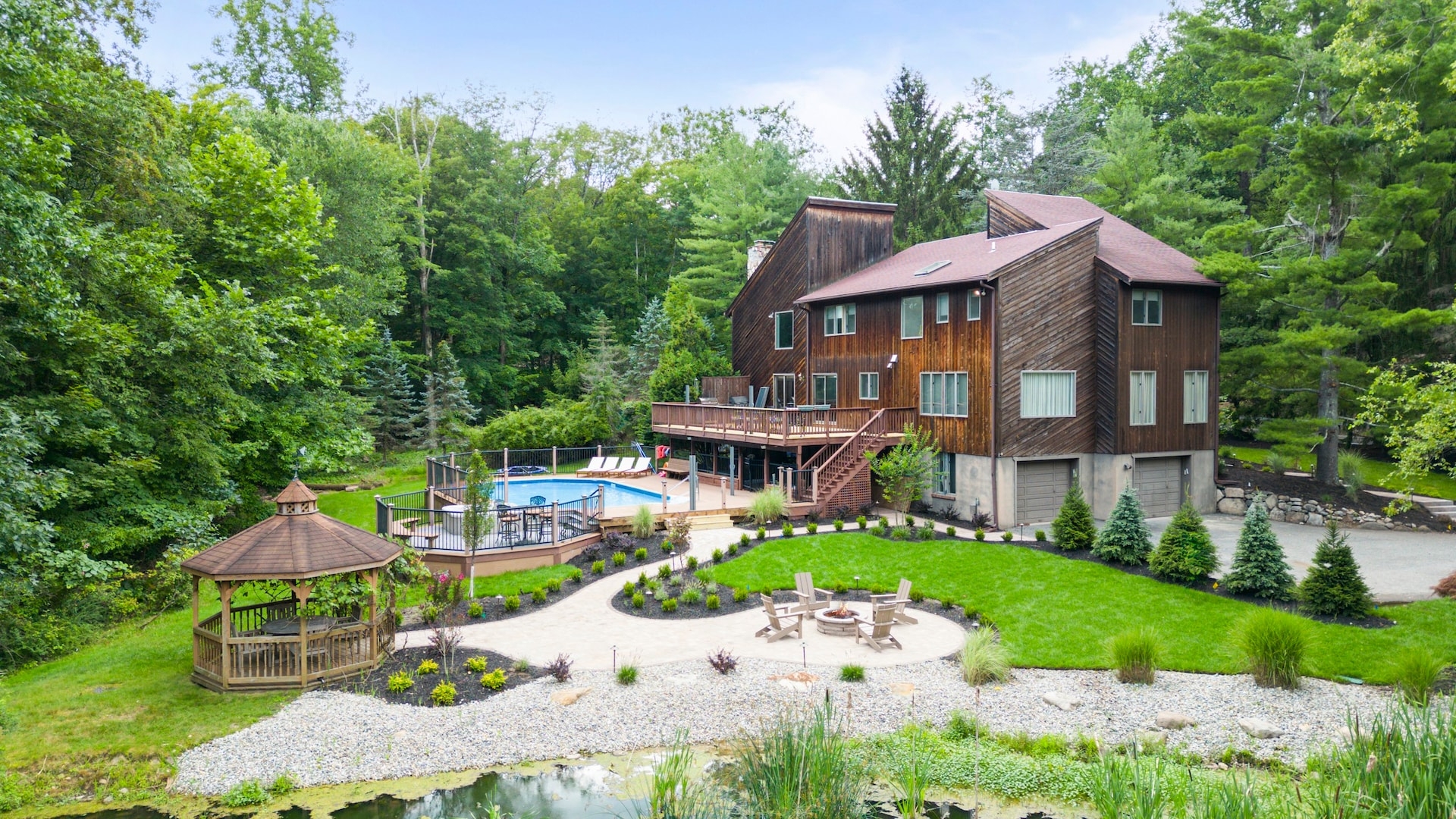 Upper Saddle River Resort W Pool, Hot Tub & Lake - Westchester County, NY