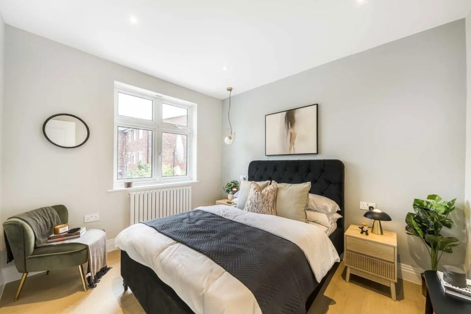 Luxury 4br Home W/ Office & Private Garage - London