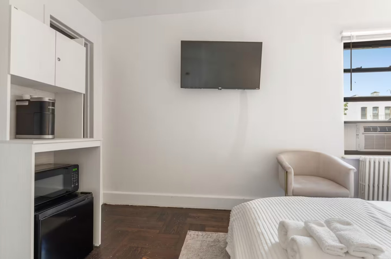 Bay Ridge 403 A and B · Cozy Dual Studios w/ Verrazano Bridge View 12 Bay Ridge Hotel