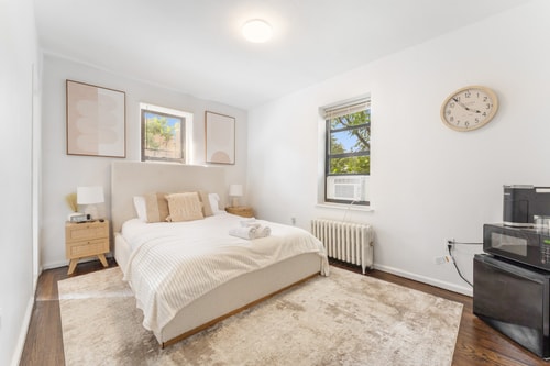 Discover Bay Ridge: Comfortable Studio Hideaway 0 Bay Ridge Hotel
