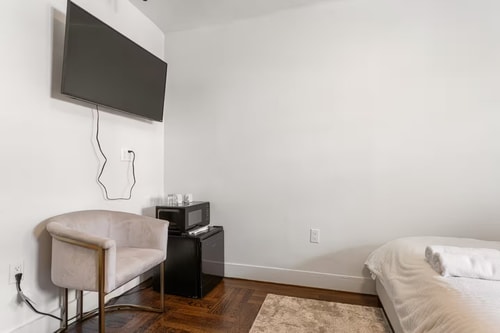 Merged 2 Units – A Spacious 2BR Perfect for Groups 7 Bay Ridge Hotel