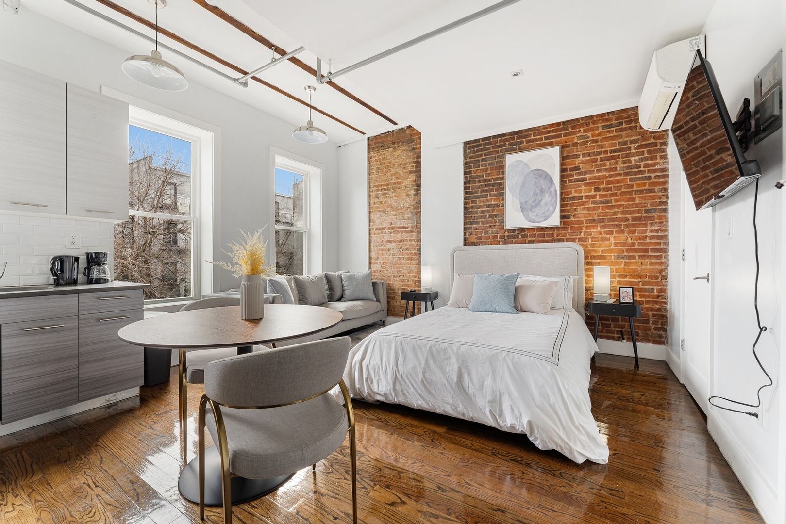 Stylish Studio With Modern Amenities - Cozy Urban Retreat - New York City