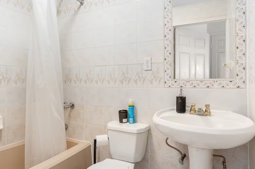 Merged 2 Units – A Spacious 2BR Perfect for Groups 9 Bay Ridge Hotel