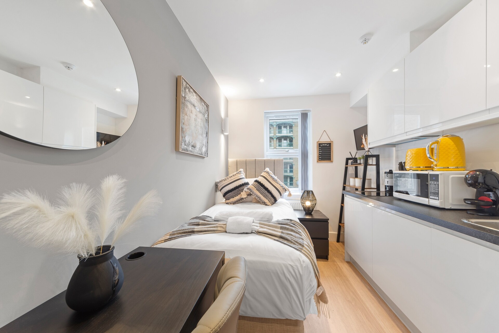 The *Best* Airbnb For Transport In London! Promise - Central London