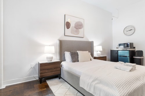 2BR Comfort – Spacious Merged Units w/ Garden View 4 Bay Ridge Hotel