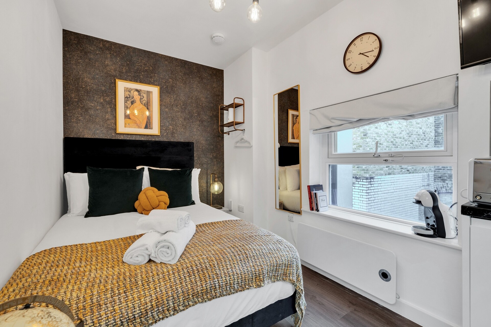 Sleek Small Studio In City Center - London